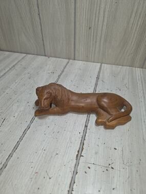 Vintage Hand Carved Wood Laying Lion Sculpture Figure Folk Art 7" Safari Animal
